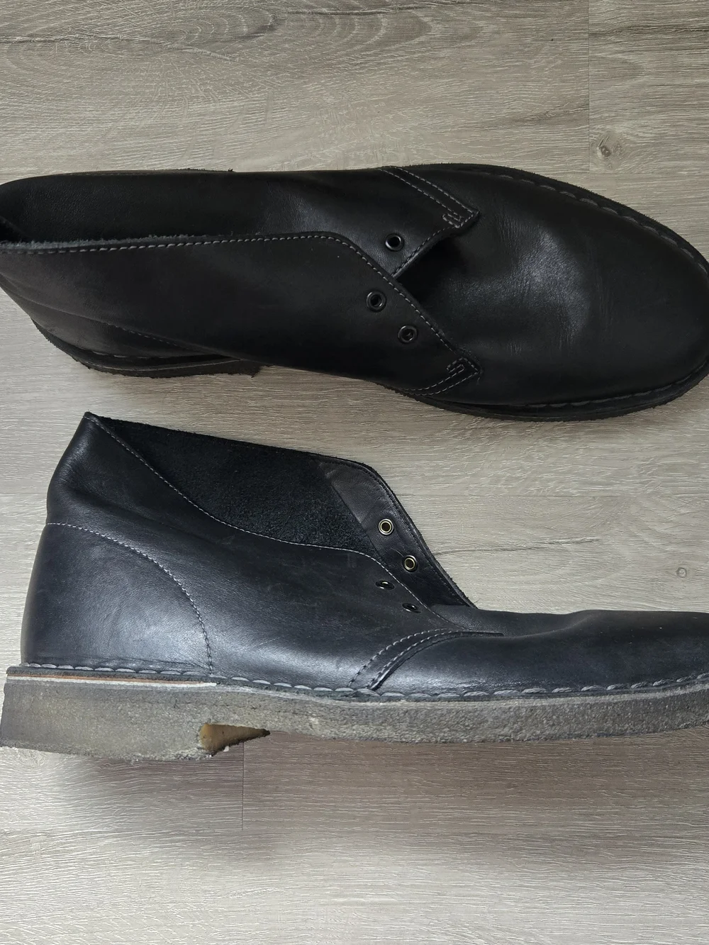 Clarks Men's 10 Black Leather Ankle Shoes - Classic Chukka Style